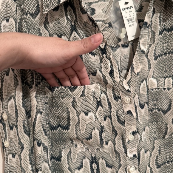 Express Portofino Top Women's Semi-Sheer Long Roll Tab Snakeskin Print XS - Picture 6 of 7